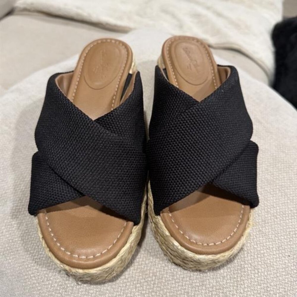 Universal Thread Black Desi Wedge Shoes with Criss-Cross Straps. Size 6.